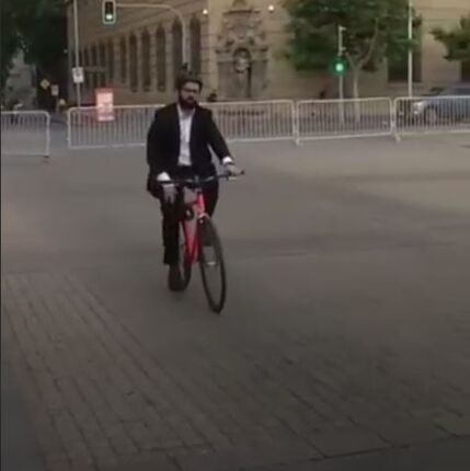 رئیس جمهور دوچرخه سوار شیلی ترند شد + ویدئو