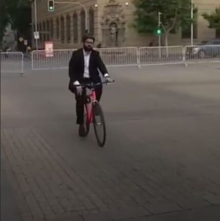 رئیس جمهور دوچرخه سوار شیلی ترند شد + ویدئو
