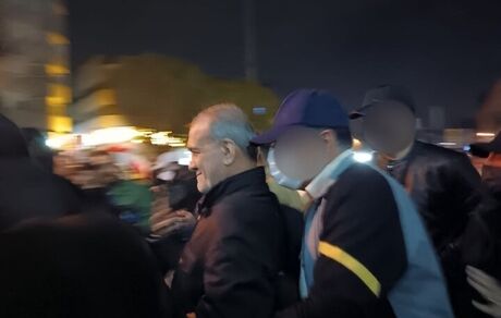 حضور رئیس جمهور در تجمع خیابانی شب ۱۲ فروردین