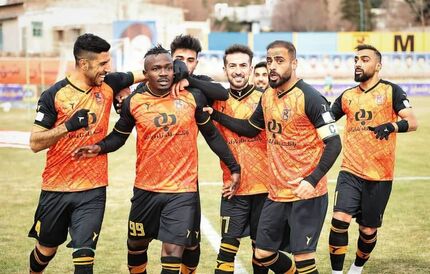 دربی کرمان مساوی شد / شاگردان قلعه نوعی از باخت فرار کردند