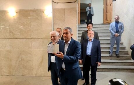 نام نویسی نماینده سابق کرمان و راور برای انتخابات ریاست جمهوری