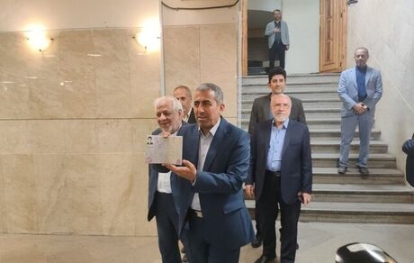 نام نویسی نماینده سابق کرمان و راور برای انتخابات ریاست جمهوری