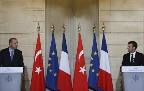 اردوغان به ماکرون: در نشستی که اسرائیل شرکت کند، حاضر نمی‌شویم