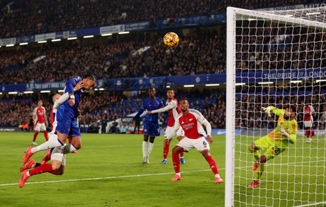 آرسنال مقابل چلسی هم متوقف شد