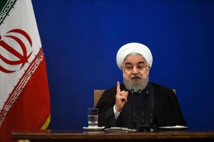 ژاپن تایمز: سفر روحانی به توکیو فرصتی برای کاهش تنش‌ها است