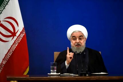 ژاپن تایمز: سفر روحانی به توکیو فرصتی برای کاهش تنش‌ها است