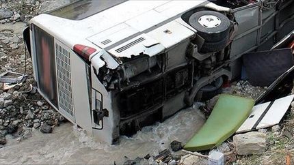 واژگونی اتوبوس مسافربری در جاده بم زاهدان