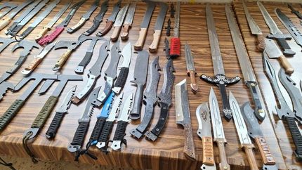 کشف ۲ هزار قبضه سلاح سرد در شیراز