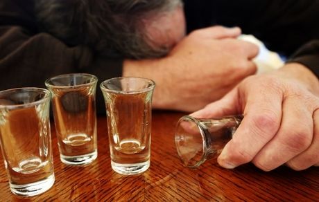 فوت ۳ نفر بر اثر مصرف مشروبات الکلی در قشم 