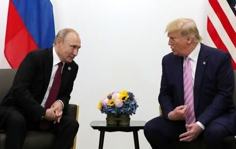 پوتین و ترامپ گفت و گو می‌کنند