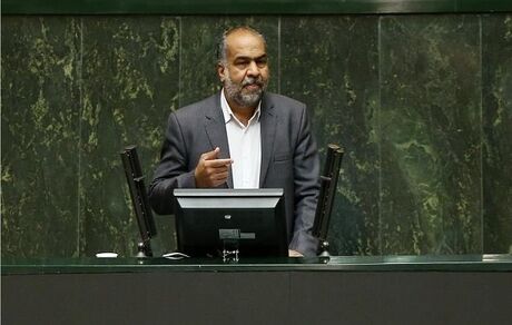 پزشکیان باید مانع خروج «ظریف» از مجلس می‌شد
