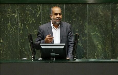 پزشکیان باید مانع خروج «ظریف» از مجلس می‌شد
