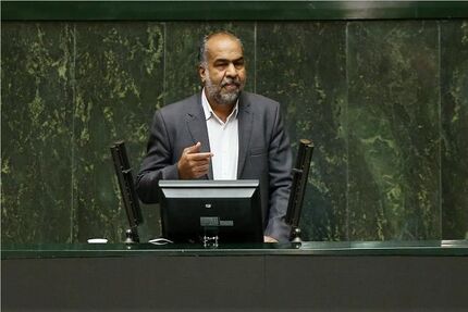 پزشکیان باید مانع خروج «ظریف» از مجلس می‌شد
