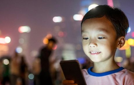 استفاده از موبایل برای نوجوانان در چین محدود می‌شود