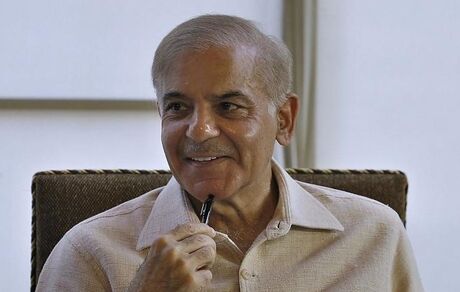 نخست وزیر پاکستان در دادگاه / اتهام: فساد مالی