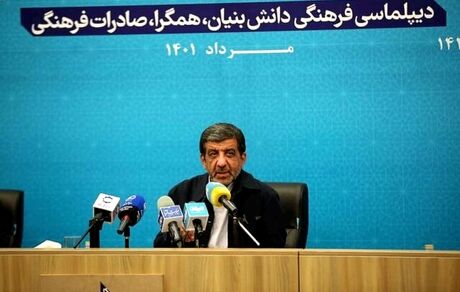 ضرغامی: گردشگری ایران دشمن خارجی دارد