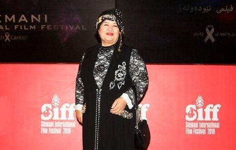 پوران درخشنده با لباس کردی در جشنواره سلیمانیه