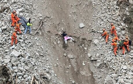 کشته‌های زلزله چین به ۷۴ تن رسید