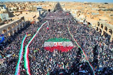 قطعنامه پایانی راهپیمایی سراسری یوم‌الله ۲۲ بهمن خوانده شد