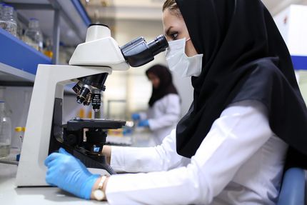 همکاری‌های تحقیقاتی با نهادهای بین‌المللی با اطلاع وزارت بهداشت باشد