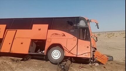 واژگونی اتوبوس در محور یزد به طبس ۱۰ کشته و ۴۱ مصدوم برجای گذاشت