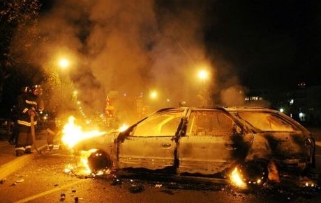 آتش زدن هزار خودرو در فرانسه همزمان با مراسم سال نو