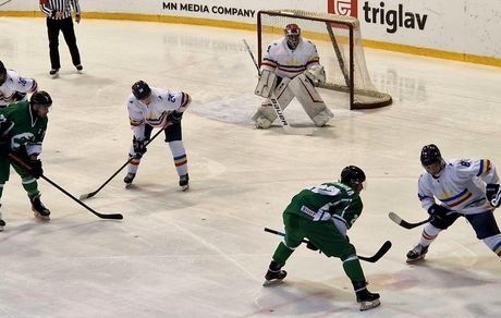 شکست سنگین تیم ملی هاکی روی یخ ایران در دومین دیدار دسته سه جهان