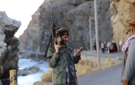 طالبان ۲۷ افغانی را در ملاء عام شلاق زد