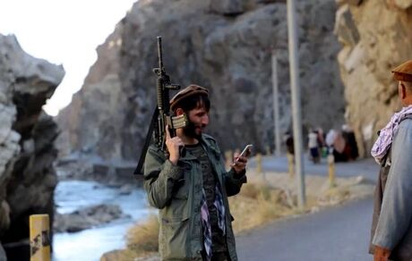 طالبان ۲۷ افغانی را در ملاء عام شلاق زد