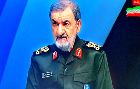 محسن رضایی: نباید دچار غفلت شویم / ضربات سنگینی به دشمن زدیم