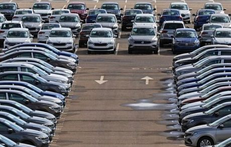 خودروهای روسی روی دست فروشندگان ماند