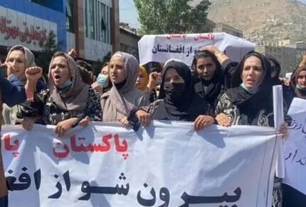 تجمع اعتراضی در پایتخت افغانستان / طالبان اقدام به تیراندازی هوایی کرد