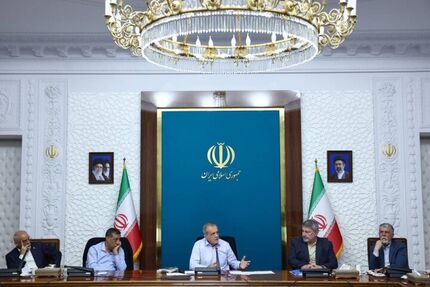 رئیس جمهور: دولت تمام تلاشش را برای حل معیشت مردم انجام می‌دهد / همه درآمد حاصل از افزایش قیمت سوخت به مردم خواهدرسید