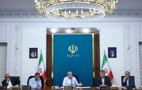 رئیس جمهور: دولت تمام تلاشش را برای حل معیشت مردم انجام می‌دهد / همه درآمد حاصل از افزایش قیمت سوخت به مردم خواهدرسید