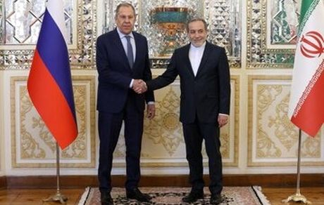 ادعای روزنامه کویتی به نقل از وزیر خارجه روسیه: ایران با ترامپ مذاکره کند نه اروپایی‌ها