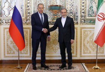ادعای روزنامه کویتی به نقل از وزیر خارجه روسیه: ایران با ترامپ مذاکره کند نه اروپایی‌ها