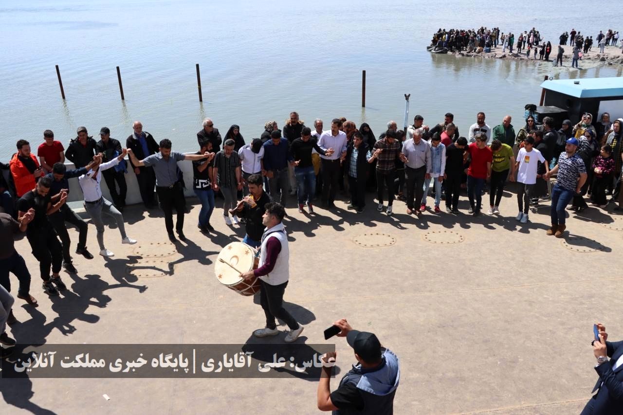  جشنواره فرهنگی، ورزشی و تفریحی دریاچه ارومیه با استقبال ۱۵ کیلومتری برگزار شد 