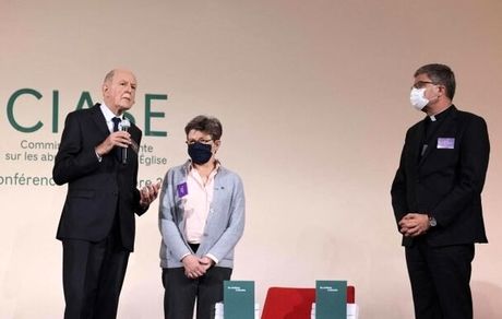 انتشار گزارش رسمی کلیسای کاتولیک فرانسه از سوء استفاده جنسی از ۲۱۶ هزار کودک