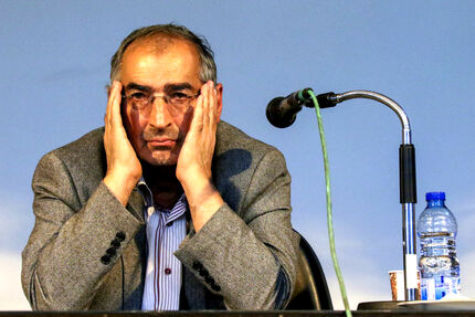 زیباکلام: قانون اساسی جمهوری اسلامی ایران حقوقی نیست