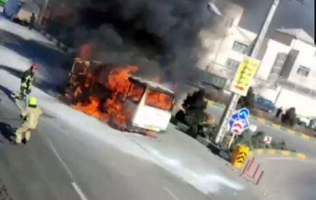 دو مینی‌بوس بدون مسافر در مشهد آتش گرفتند