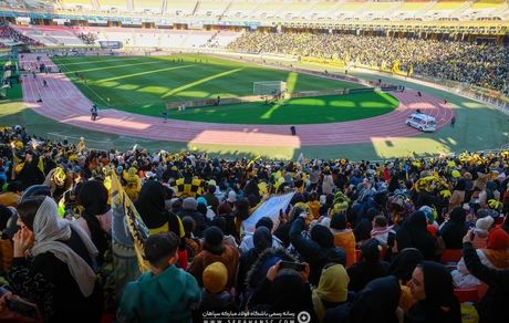 سپاهان با بانوان تماشاگر، پرسپولیس را برد / سرخ‌پوشان از جمع مدعیان فاصله گرفتند