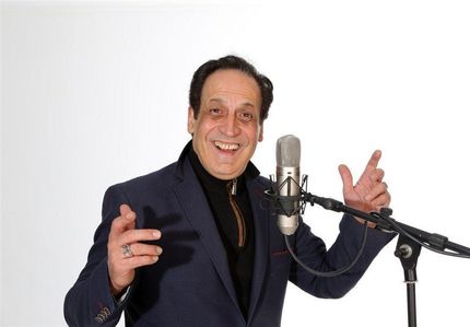 ویدیو| شیرجه مجری تلویزیون بر روی آنتن زنده هنگام خداحافظی!