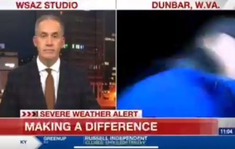 ویدئوی برخورد عجیب خودرو با خبرنگار تلویزیون در حین گزارش زنده