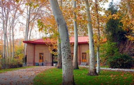 فردا، کاخ سعدآباد تعطیل است