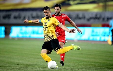 تساوی لحظه آخری سپاهان برابر پرسپولیس با طعم حفظ صدرنشینی / سرخ‌پوشان با تساوی به استقبال دربی رفتند / بازی بعد از پایان به زدوخورد انجامید