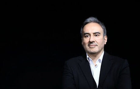 پاک آیین در سوگ مادر همسر خود نشست