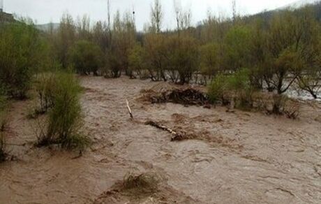 سیلاب راه ارتباطی ۳۳ روستای قصرقند سیستان وبلوچستان را مسدود کرد