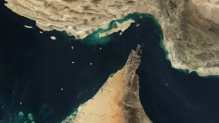 سنتکام مدعی باز بودن تنگه هرمز شد