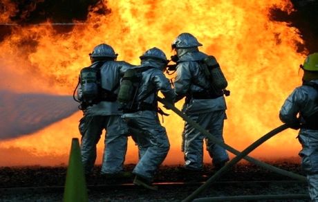 مهار آتش سوزی ساختمان مسکونی ۷ طبقه در مشهد