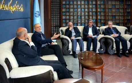 رئیس جمهور: اولویت جدی دولت، توجه ویژه به حوزه اشتغال و جلوگیری از بیکاری در شرایط جنگ است